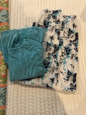 Gloria Vanderbilt Turquoise Ribbed shirt with Floral Trim and pants pajamas